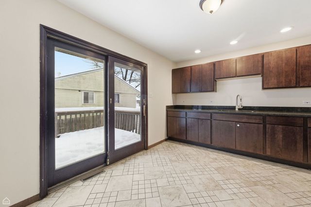 250 E Maple Drive, Glenwood, IL 60425