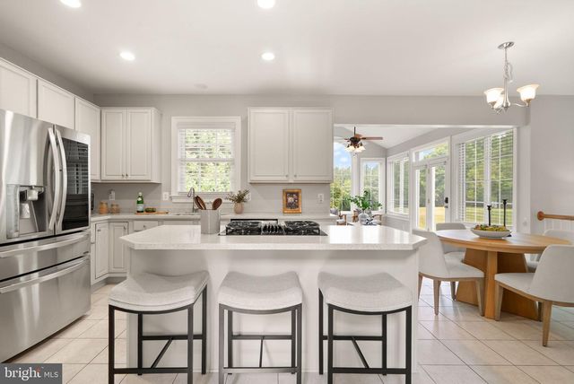 11489 POTOMAC HEIGHTS LN, Lovettsville, VA 20180