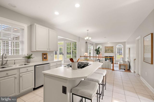 11489 POTOMAC HEIGHTS LN, Lovettsville, VA 20180