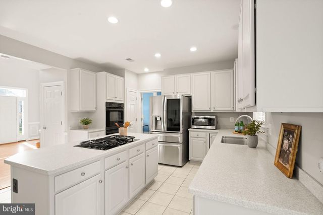 11489 POTOMAC HEIGHTS LN, Lovettsville, VA 20180