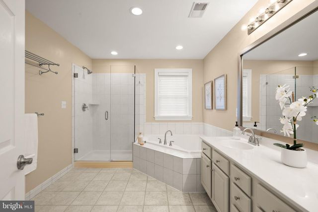 11489 POTOMAC HEIGHTS LN, Lovettsville, VA 20180