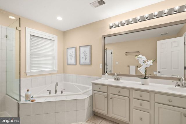 11489 POTOMAC HEIGHTS LN, Lovettsville, VA 20180
