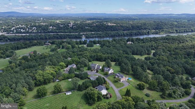 11489 POTOMAC HEIGHTS LN, Lovettsville, VA 20180