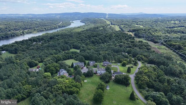 11489 POTOMAC HEIGHTS LN, Lovettsville, VA 20180