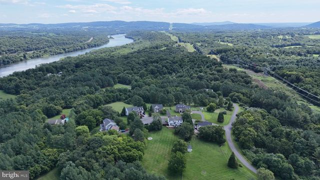 11489 POTOMAC HEIGHTS LN, Lovettsville, VA 20180