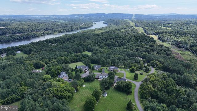 11489 POTOMAC HEIGHTS LN, Lovettsville, VA 20180