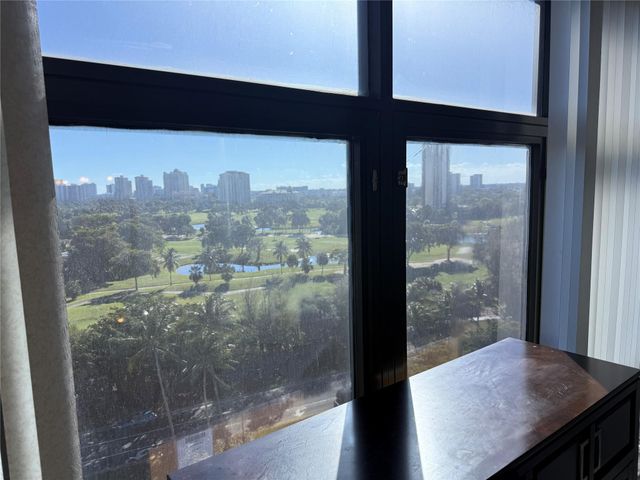 3375 N Country Club Dr 1005, Miami, FL 33180