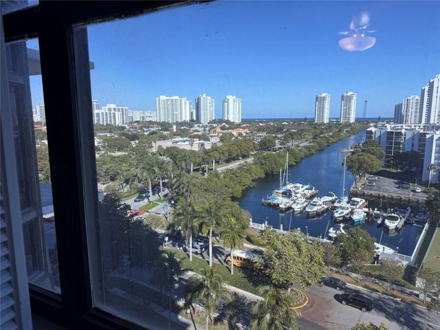 3375 N Country Club Dr 1005, Miami, FL 33180