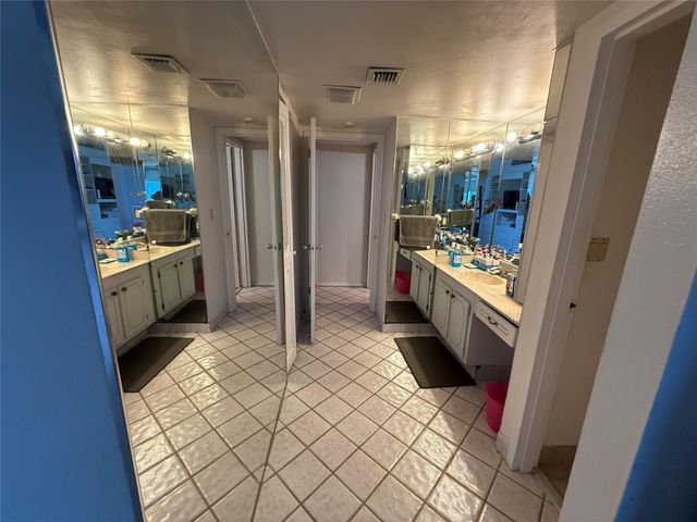 3375 N Country Club Dr 1005, Miami, FL 33180