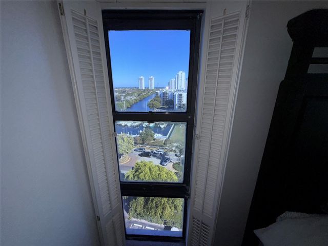 3375 N Country Club Dr 1005, Miami, FL 33180