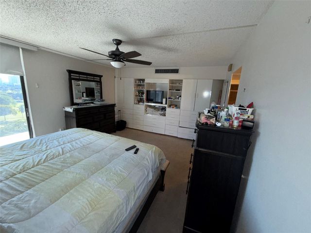 3375 N Country Club Dr 1005, Miami, FL 33180