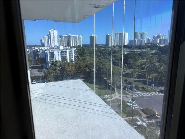 3375 N Country Club Dr 1005, Miami, FL 33180