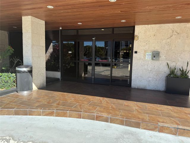 3375 N Country Club Dr 1005, Miami, FL 33180