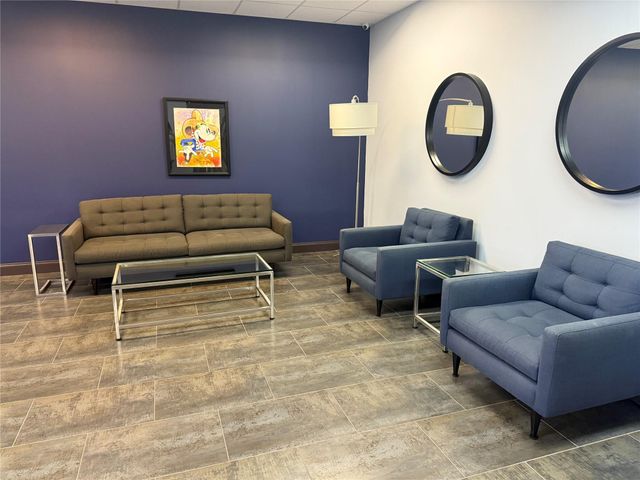 3375 N Country Club Dr 1005, Miami, FL 33180