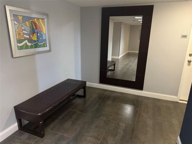 3375 N Country Club Dr 1005, Miami, FL 33180