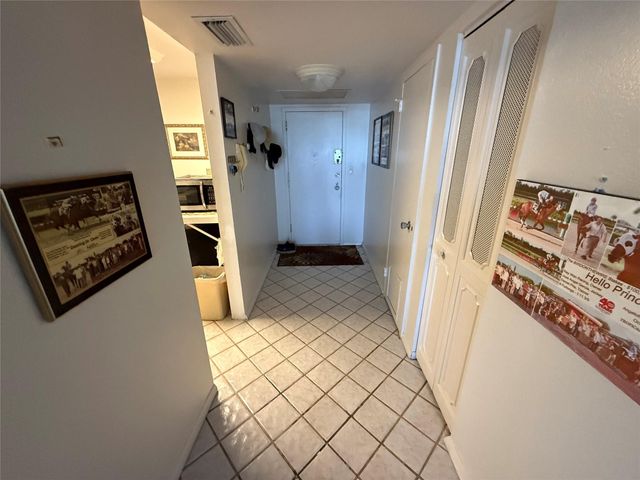 3375 N Country Club Dr 1005, Miami, FL 33180