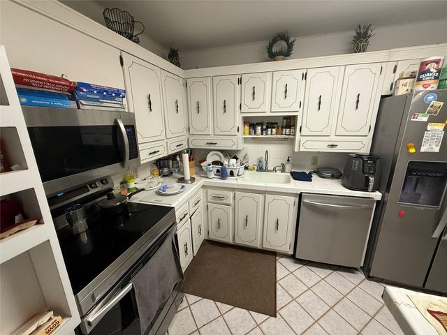 3375 N Country Club Dr 1005, Miami, FL 33180