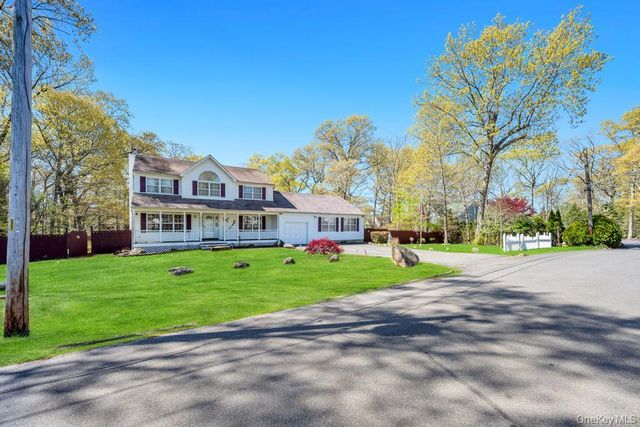 32 Prince Road, Rocky Point, NY 11778