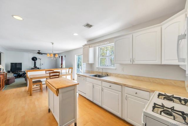 32 Prince Road, Rocky Point, NY 11778