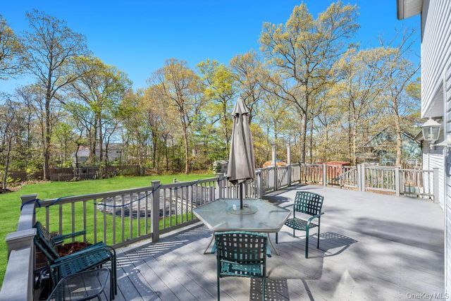 32 Prince Road, Rocky Point, NY 11778