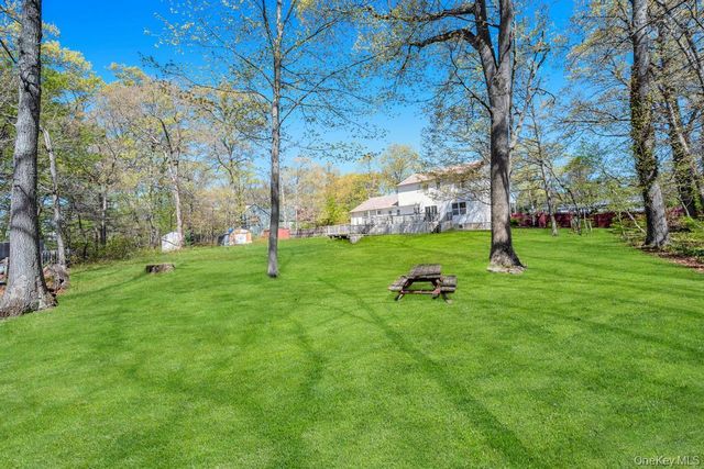 32 Prince Road, Rocky Point, NY 11778