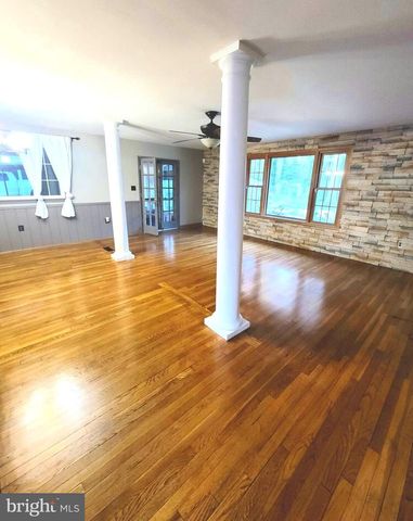 7008 BERKSHIRE DR, Temple Hills, MD 20748