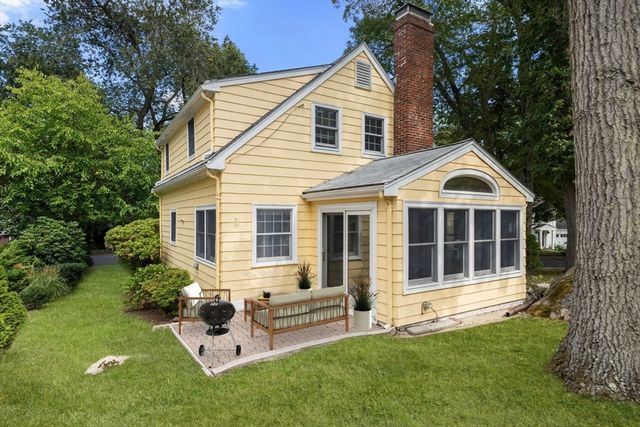 70 Craftsland Rd, Brookline, MA 02467
