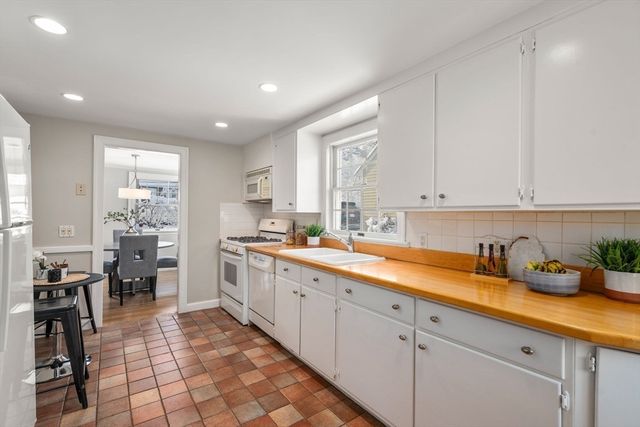 70 Craftsland Rd, Brookline, MA 02467