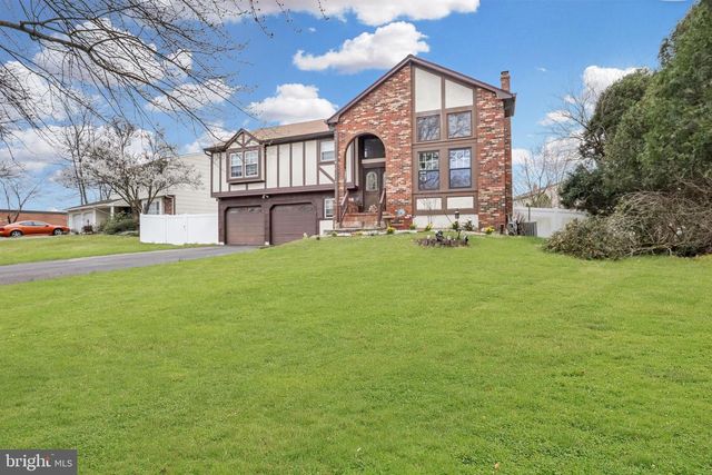 3 BETH ANN, Ewing, NJ 08638