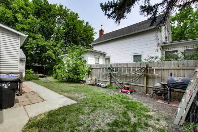 723 6th Avenue N, Fargo, ND 58102