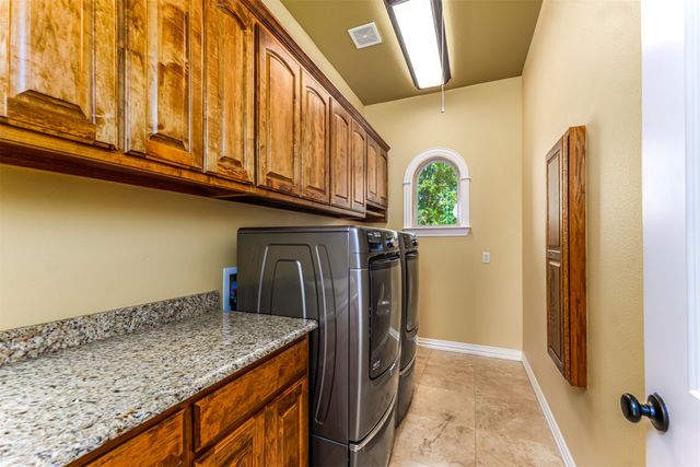 223 E Bay Drive, Bridgeport, TX 76426