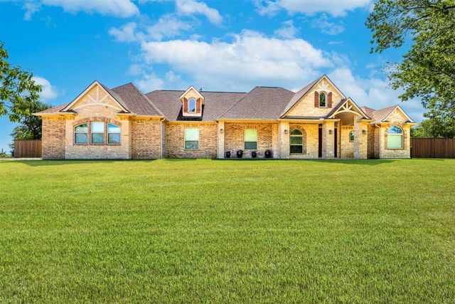 223 E Bay Drive, Bridgeport, TX 76426