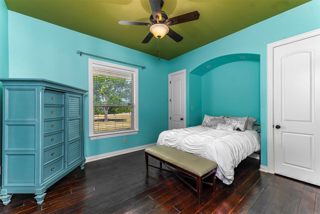 223 E Bay Drive, Bridgeport, TX 76426