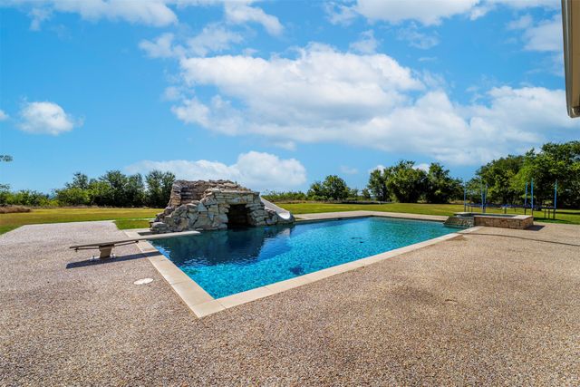 223 E Bay Drive, Bridgeport, TX 76426
