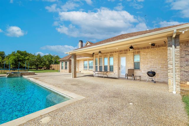 223 E Bay Drive, Bridgeport, TX 76426