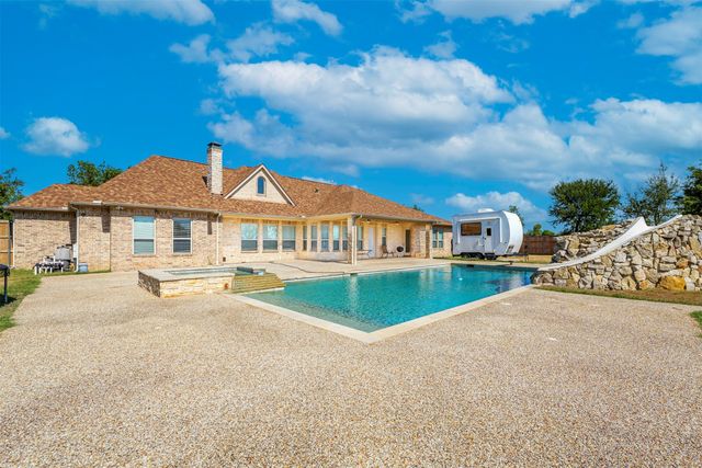 223 E Bay Drive, Bridgeport, TX 76426