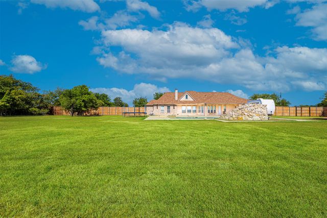 223 E Bay Drive, Bridgeport, TX 76426