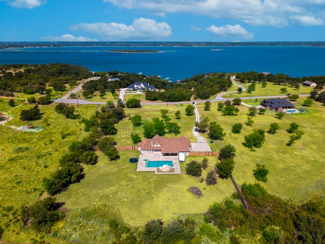 223 E Bay Drive, Bridgeport, TX 76426