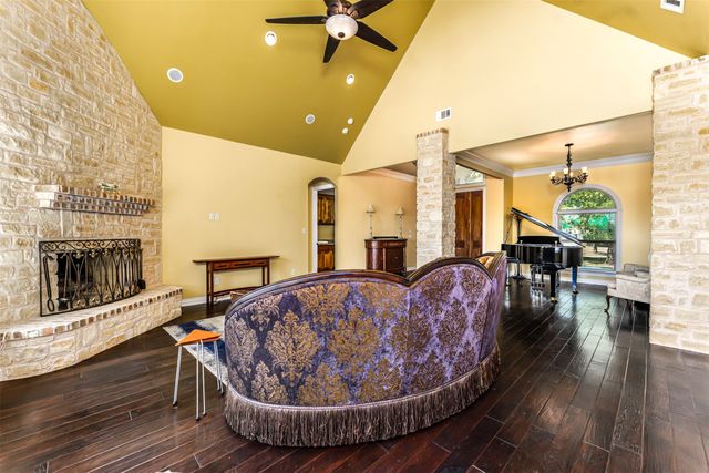 223 E Bay Drive, Bridgeport, TX 76426