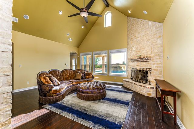 223 E Bay Drive, Bridgeport, TX 76426