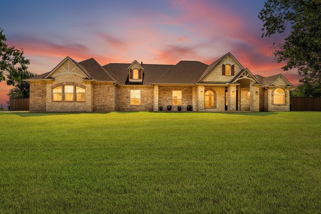 223 E Bay Drive, Bridgeport, TX 76426