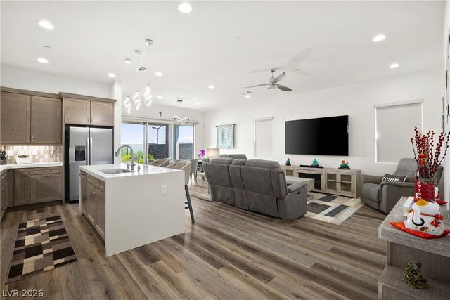 382 Nine Mile Creek Drive, Las Vegas, NV 89138