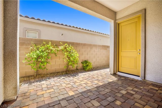 382 Nine Mile Creek Drive, Las Vegas, NV 89138
