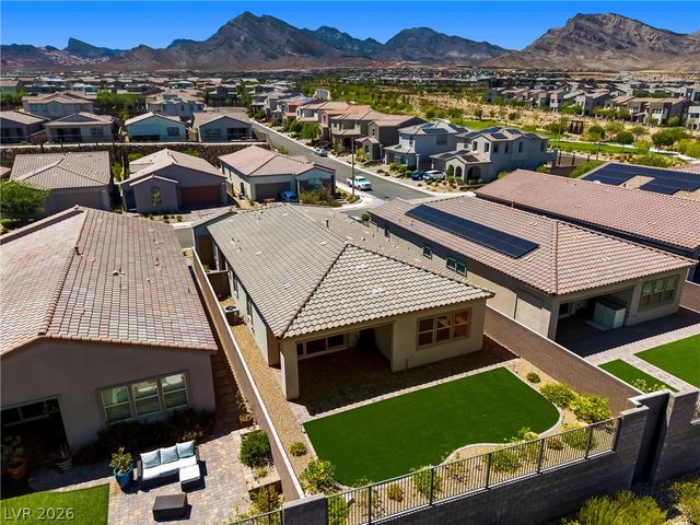 382 Nine Mile Creek Drive, Las Vegas, NV 89138