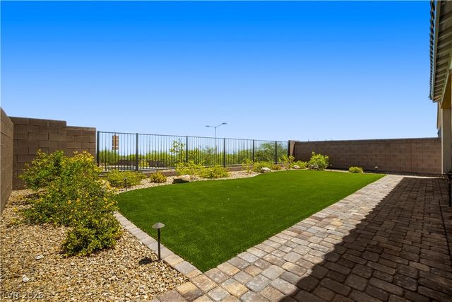 382 Nine Mile Creek Drive, Las Vegas, NV 89138