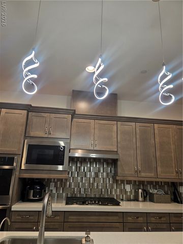382 Nine Mile Creek Drive, Las Vegas, NV 89138