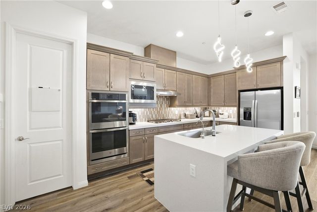 382 Nine Mile Creek Drive, Las Vegas, NV 89138