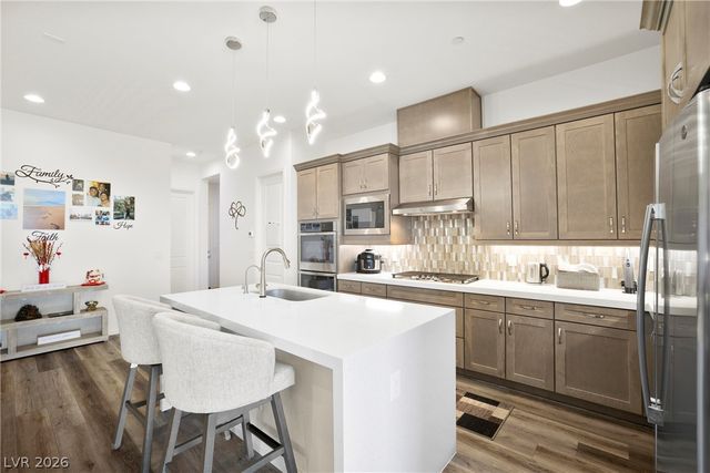 382 Nine Mile Creek Drive, Las Vegas, NV 89138