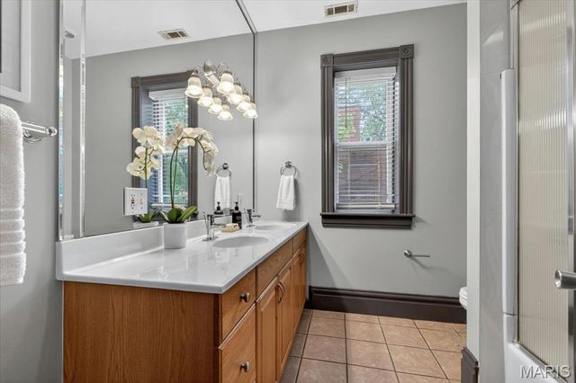 2206 Victor Street, St Louis, MO 63104