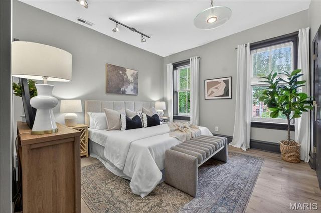 2206 Victor Street, St Louis, MO 63104
